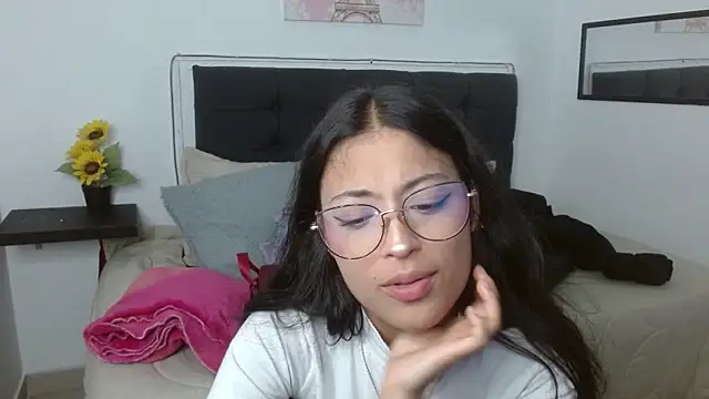 Snapshot of vaness_weet chatting on April 28, 2026, 7:51 pm vaness weet online show from April 28, 2026, 7:51 pm