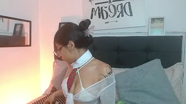 Snapshot of vaness_weet chatting on October 18, 2025, 8:22 pm vaness weet online show from October 18, 2025, 8:22 pm