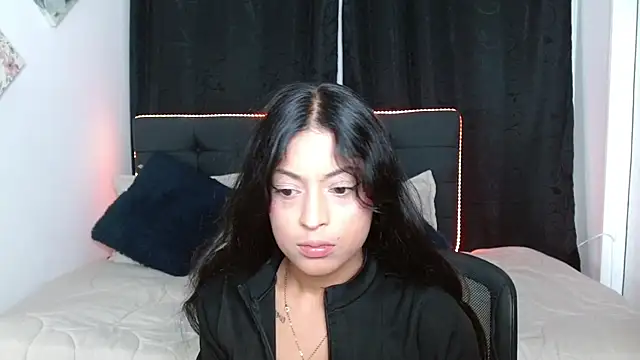 Snapshot of vaness_weet chatting on November 17, 2025, 8:13 pm vaness weet online show from November 17, 2025, 8:13 pm