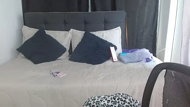 Snapshot of vaness_weet chatting on November 22, 2025, 8:40 pm vaness weet online show from November 22, 2025, 8:40 pm