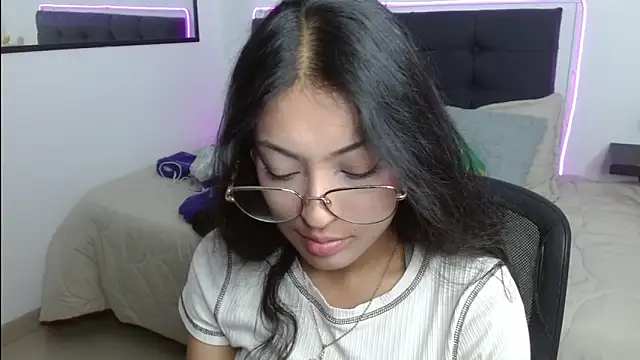 Snapshot of vaness_weet chatting on April 21, 2026, 7:42 pm vaness weet online show from April 21, 2026, 7:42 pm