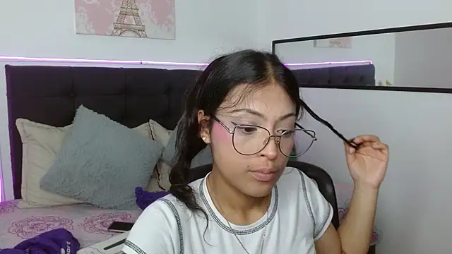 Snapshot of vaness_weet chatting on May 21, 2026, 8:50 pm vaness weet online show from May 21, 2026, 8:50 pm