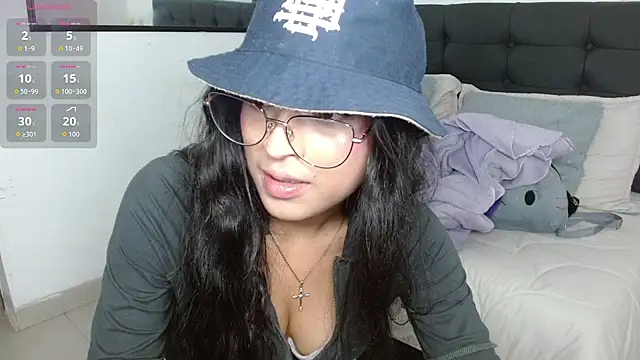 Snapshot of vaness_weet chatting on October 27, 2025, 7:59 pm vaness weet online show from October 27, 2025, 7:59 pm