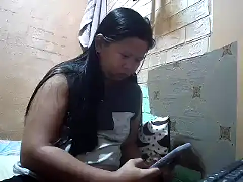 Snapshot of sweethotmom chatting on December 17, 2024, 10:43 pm sweethotmom online show from December 17, 2024, 10:43 pm