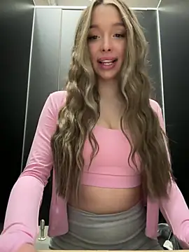 Snapshot of barbiehumpxxx chatting on April 16, 2026, 12:44 am barbiehumpxxx online show from April 16, 2026, 12:44 am