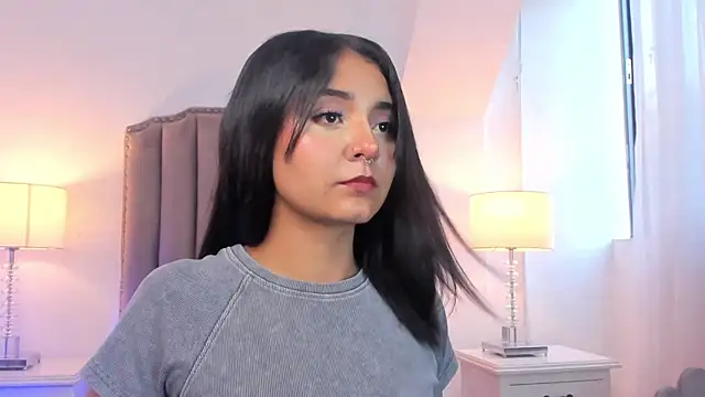 Snapshot of Emma_Torres__ chatting on March 21, 2025, 12:06 pm Emma Torres online show from March 21, 2025, 12:06 pm