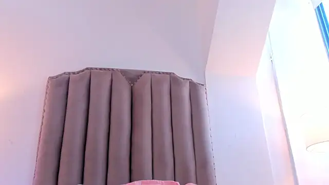 Snapshot of Emma_Torres__ chatting on March 19, 2025, 3:19 pm Emma Torres online show from March 19, 2025, 3:19 pm