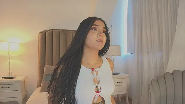 Snapshot of Emma_Torres__ chatting on September 29, 2025, 12:11 pm Emma Torres online show from September 29, 2025, 12:11 pm