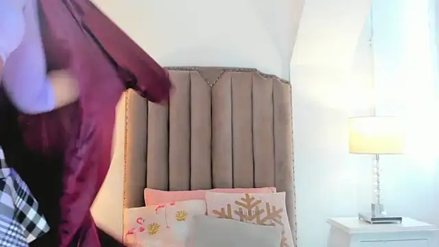 Emma Torres   online show from May 18, 2026, 12:54 pm