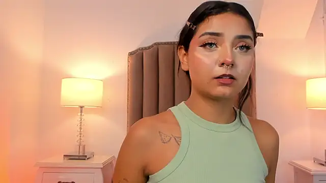Snapshot of Emma_Torres__ chatting on February 28, 2025, 11:58 am Emma Torres online show from February 28, 2025, 11:58 am