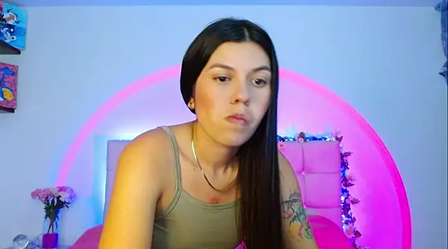 Snapshot of Layla_Rachel chatting on February 17, 2025, 1:47 am Layla Rachel online show from February 17, 2025, 1:47 am