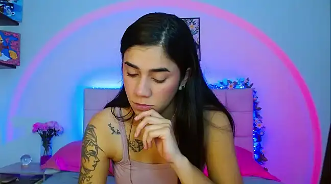 Snapshot of Layla_Rachel chatting on March 5, 2025, 1:42 am Layla Rachel online show from March 5, 2025, 1:42 am