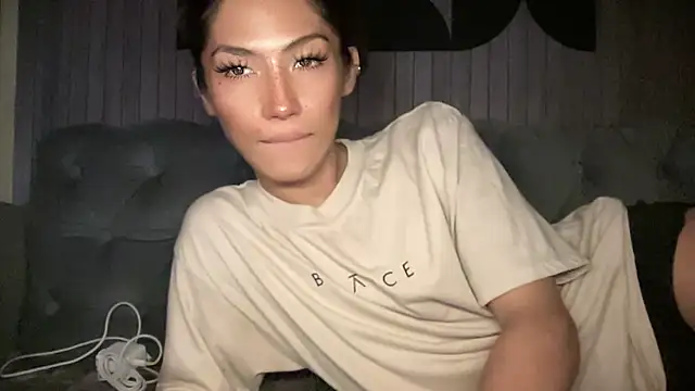 Bella Gordon online show from September 19, 2025, 3:49 pm