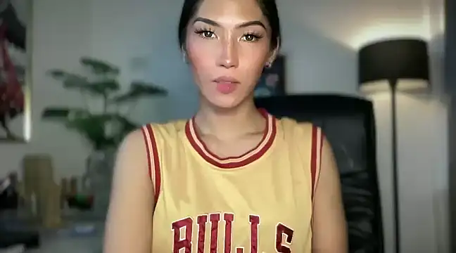 Bella Gordon online show from February 24, 2025, 2:15 pm