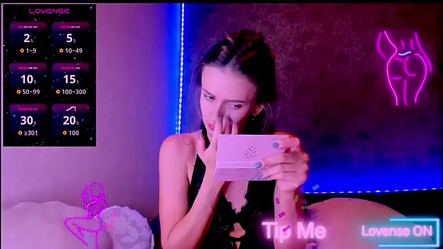 madina taher online show from December 18, 2025, 11:25 am