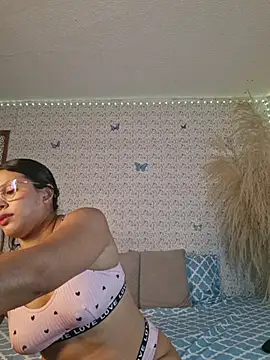 caylinhot7 online show from October 30, 2025, 4:55 am