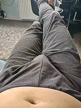 Snapshot of kiam471 chatting on April 1, 2026, 2:03 pm kiam471 online show from April 1, 2026, 2:03 pm