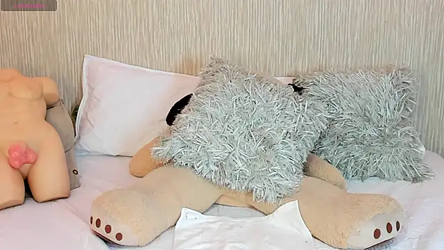 Doll Loren online show from October 16, 2025, 5:43 pm