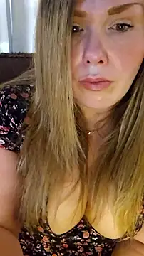 Snapshot of hollyg221 chatting on January 9, 2026, 3:41 pm hollyg221 online show from January 9, 2026, 3:41 pm