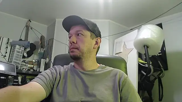 Snapshot of anon_1962 chatting on November 4, 2025, 6:01 pm anon 1962 online show from November 4, 2025, 6:01 pm