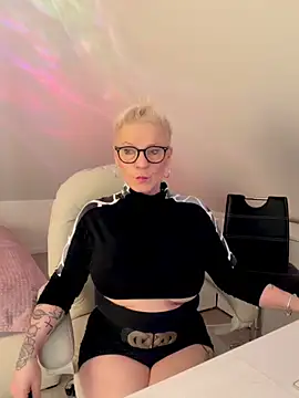 German Milf online show from March 8, 2026, 2:09 pm