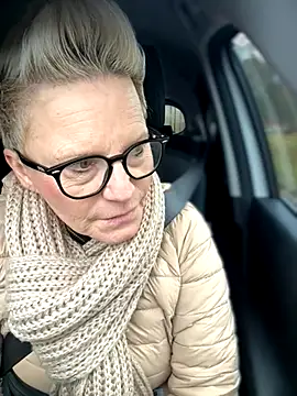 German Milf online show from December 4, 2025, 12:04 pm