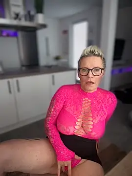 German Milf online show from October 12, 2025, 1:12 pm