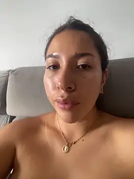 daniela henao online show from May 26, 2026, 9:46 pm