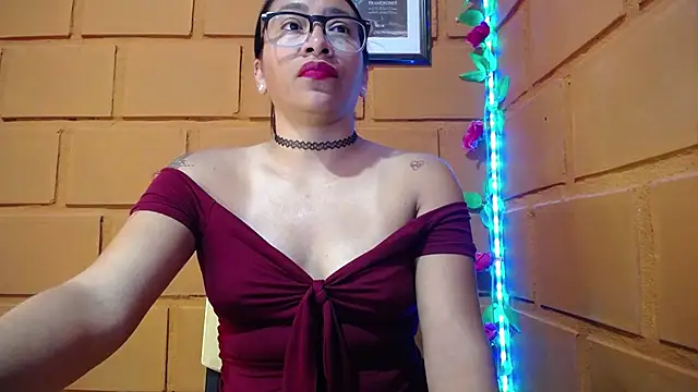 Snapshot of hornywife_ chatting on December 12, 2024, 3:32 am hornywife online show from December 12, 2024, 3:32 am
