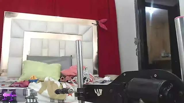 candyrojas online show from February 19, 2026, 8:22 am