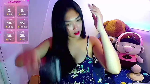 TR4NSCUTI3 online show from October 7, 2025, 8:43 pm