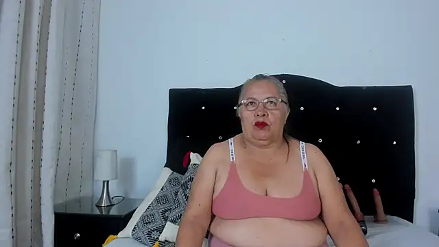 Keira Lennox online show from September 18, 2025, 11:46 am