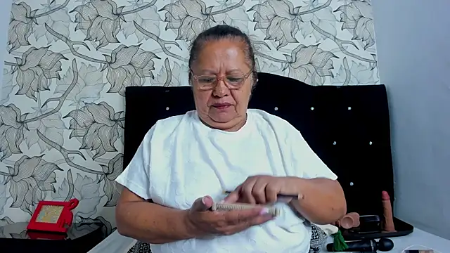 Keira Lennox online show from January 12, 2026, 12:23 pm