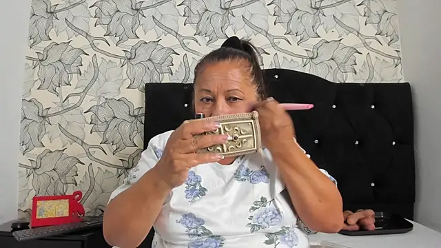 Keira Lennox online show from January 7, 2026, 11:37 am