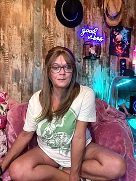 cowgirlc online show from November 6, 2025, 2:48 am