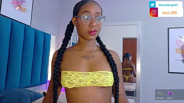 MiaMidnnightt online show from May 12, 2026, 12:44 pm