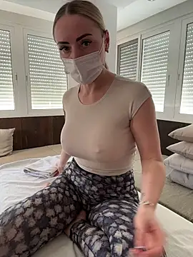 Snapshot of EmaSalis chatting on January 18, 2026, 12:19 pm EmaSalis online show from January 18, 2026, 12:19 pm