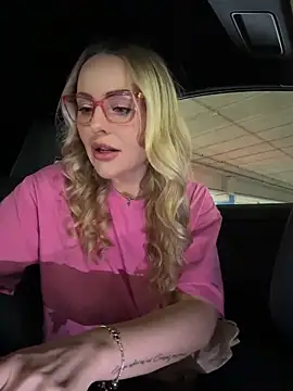 Snapshot of EmaSalis chatting on February 18, 2026, 10:01 am EmaSalis online show from February 18, 2026, 10:01 am