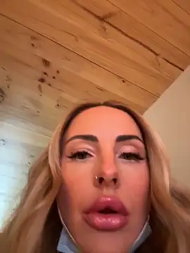 EmaSalis online show from November 7, 2025, 9:25 am