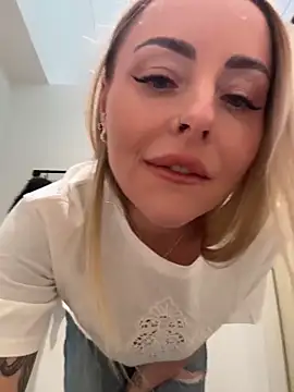 Snapshot of EmaSalis chatting on February 3, 2026, 11:48 am EmaSalis online show from February 3, 2026, 11:48 am