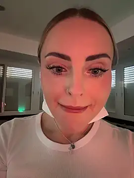 Snapshot of EmaSalis chatting on February 20, 2026, 12:07 pm EmaSalis online show from February 20, 2026, 12:07 pm