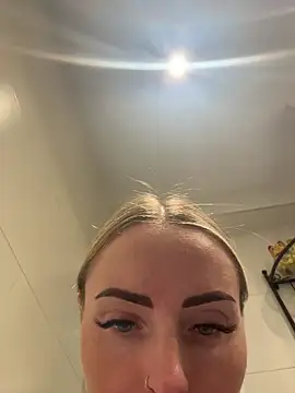 Snapshot of EmaSalis chatting on January 17, 2026, 9:51 pm EmaSalis online show from January 17, 2026, 9:51 pm