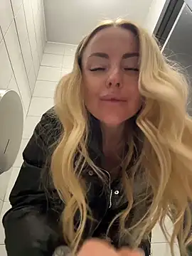 Snapshot of EmaSalis chatting on February 26, 2026, 9:20 am EmaSalis online show from February 26, 2026, 9:20 am