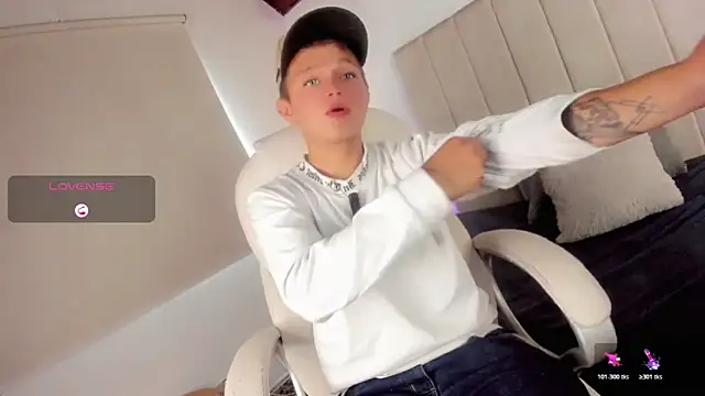 Snapshot of Tim_wolf chatting on February 4, 2026, 8:26 pm Tim wolf online show from February 4, 2026, 8:26 pm