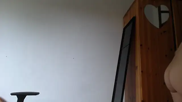 Lisakisss online show from May 9, 2026, 6:17 am