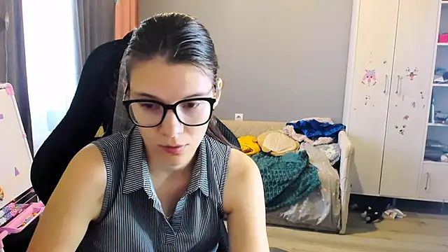 MollyLollipop online show from September 26, 2025, 2:18 am