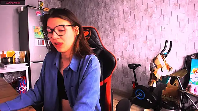 MollyLollipop online show from March 17, 2025, 4:29 am