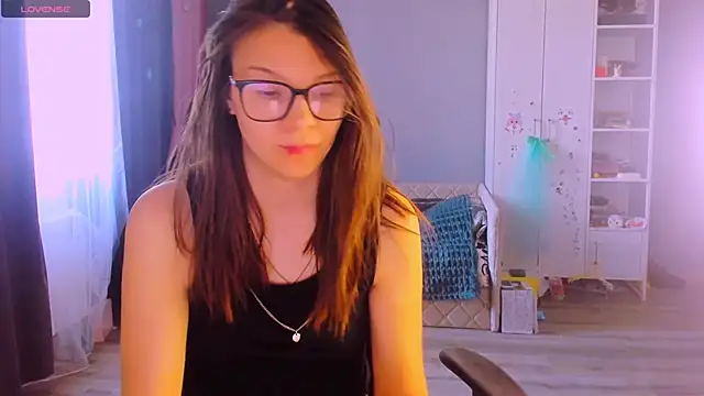 MollyLollipop online show from March 25, 2026, 4:12 am