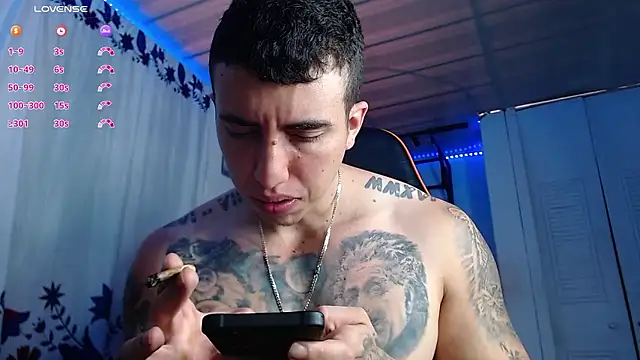 Snapshot of Adam_Hudsond chatting on January 13, 2026, 1:37 pm Adam Hudsond online show from January 13, 2026, 1:37 pm