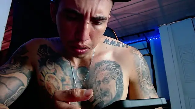 Snapshot of Adam_Hudsond chatting on April 16, 2026, 2:29 pm Adam Hudsond online show from April 16, 2026, 2:29 pm